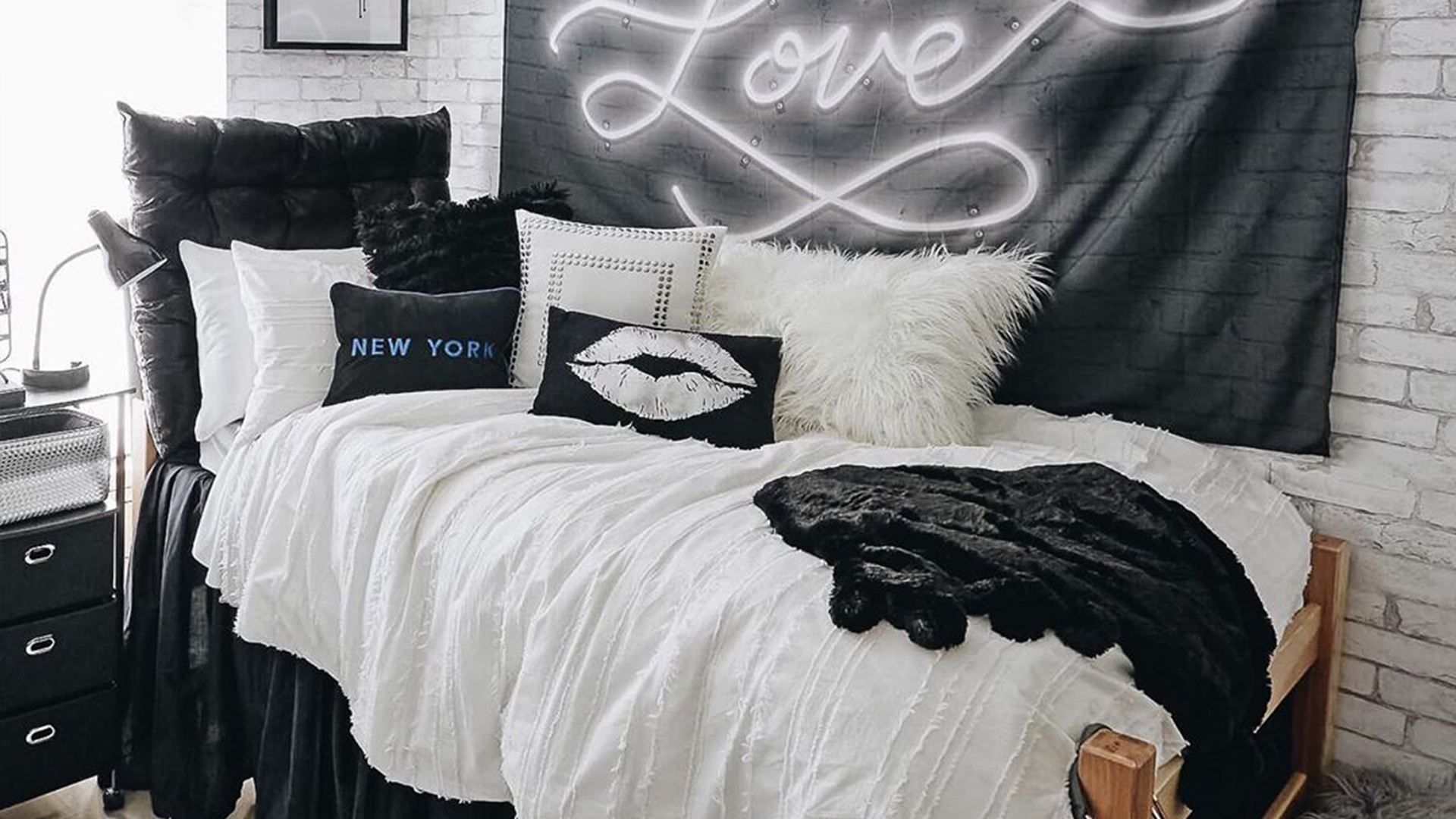 Black and White color scheme Ideas for Monochrome Lovers