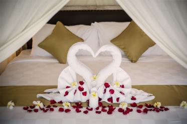 Are You Ready for Romantic Decorations for Bedroom?