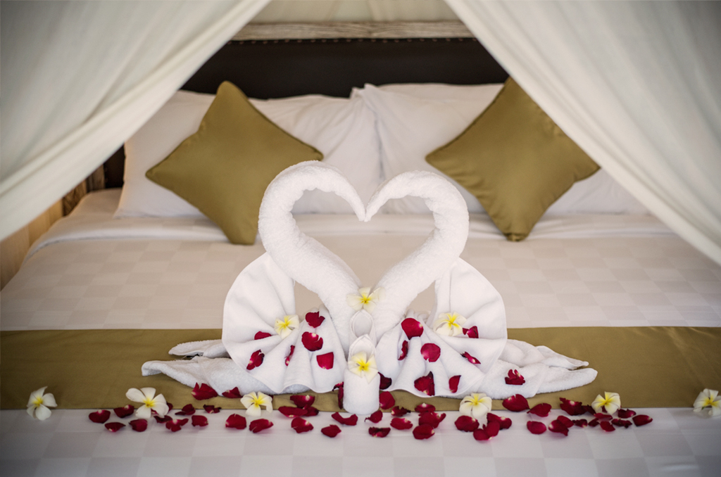 How to make your bedroom look like 5 star hotel this valentine